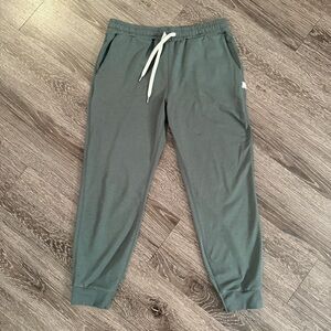 Vuori Green halo jogger small (runs big)